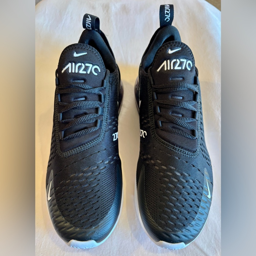 Nike Air Max 270 in Black and White - Picture 2 of 9